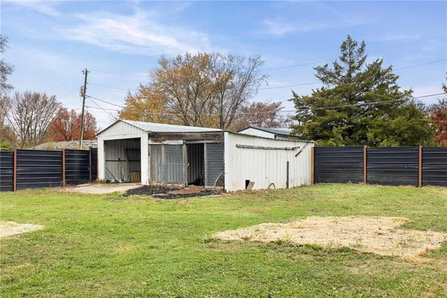 $379,000 | 211 North Lincoln Street, Garnett, KS 66032
