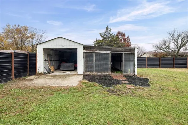 $379,000 | 211 North Lincoln Street, Garnett, KS 66032
