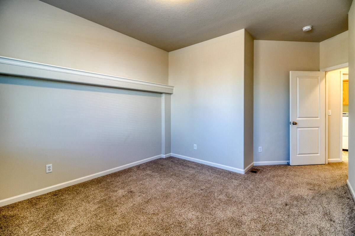 748 Northwest 28th Loop Redmond, OR 97756 - Photo 23 of 31 CREP0065