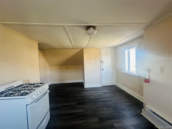 $1,700 | 18 Taylor Avenue, Unit 3, Poughkeepsie, NY 12601