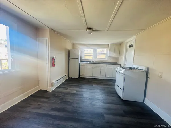 $1,700 | 18 Taylor Avenue, Unit 3, Poughkeepsie, NY 12601