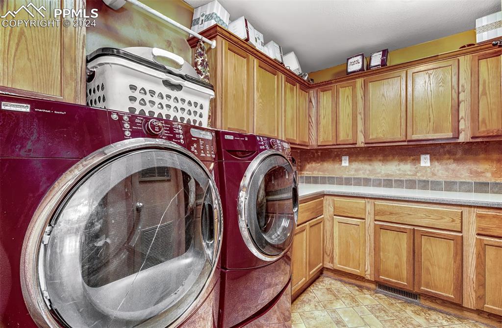 747 Harding Road Rush, CO 80833 - Photo 17 of 50 a utility room with window and washing machine