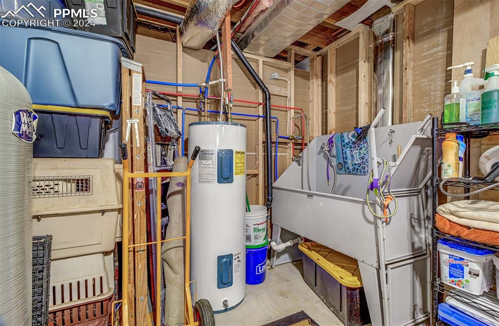 747 Harding Road Rush, CO 80833 - Photo 41 of 50 a utility room with dryer and washer