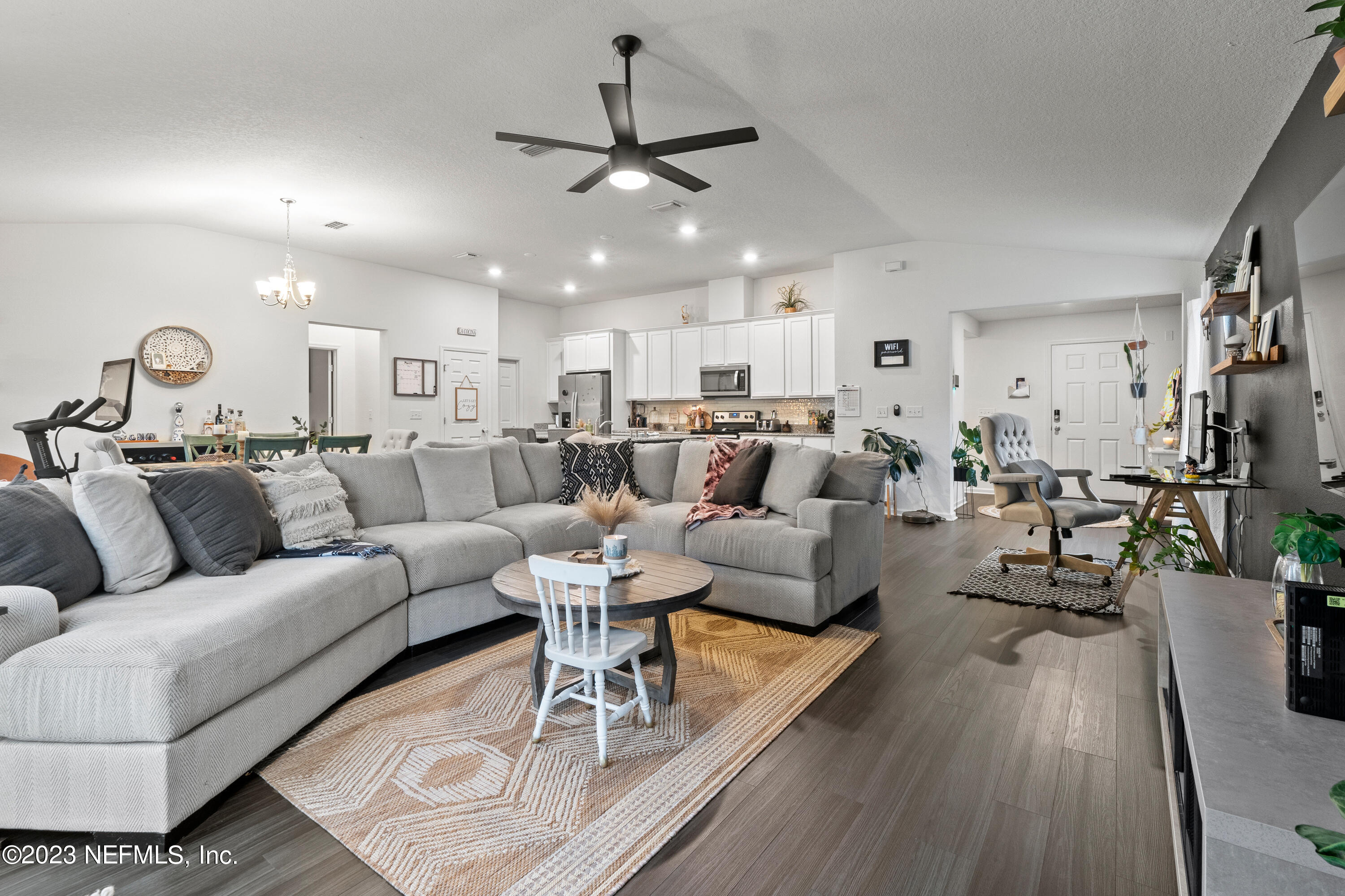 8208 Fouraker Forest Road Jacksonville, FL 32221 - Photo 8 of 25 Living Room 3