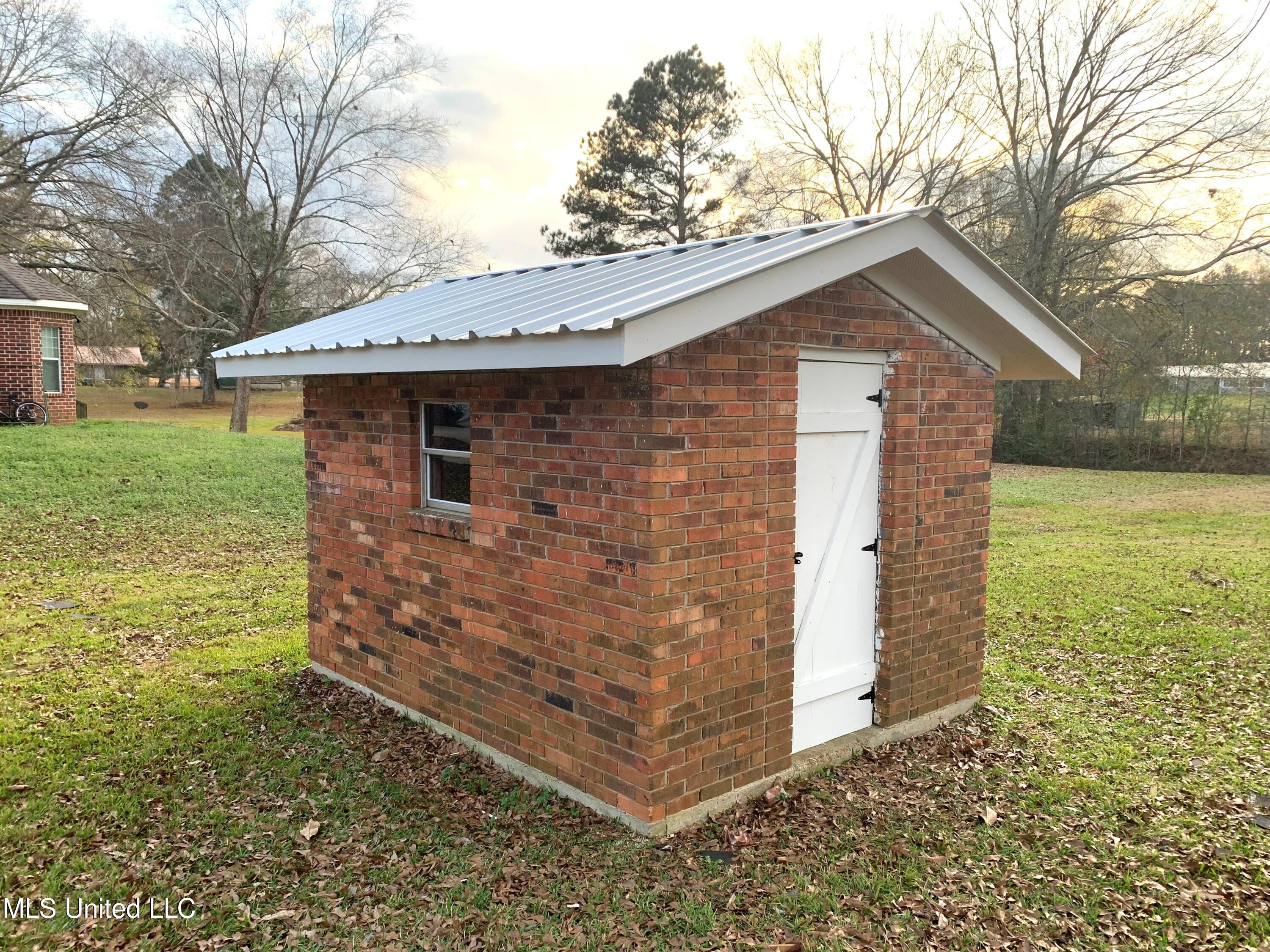 158 Sharp Street Sebastopol, MS 39189 - Photo 4 of 17 Sebastopol Sharp 4