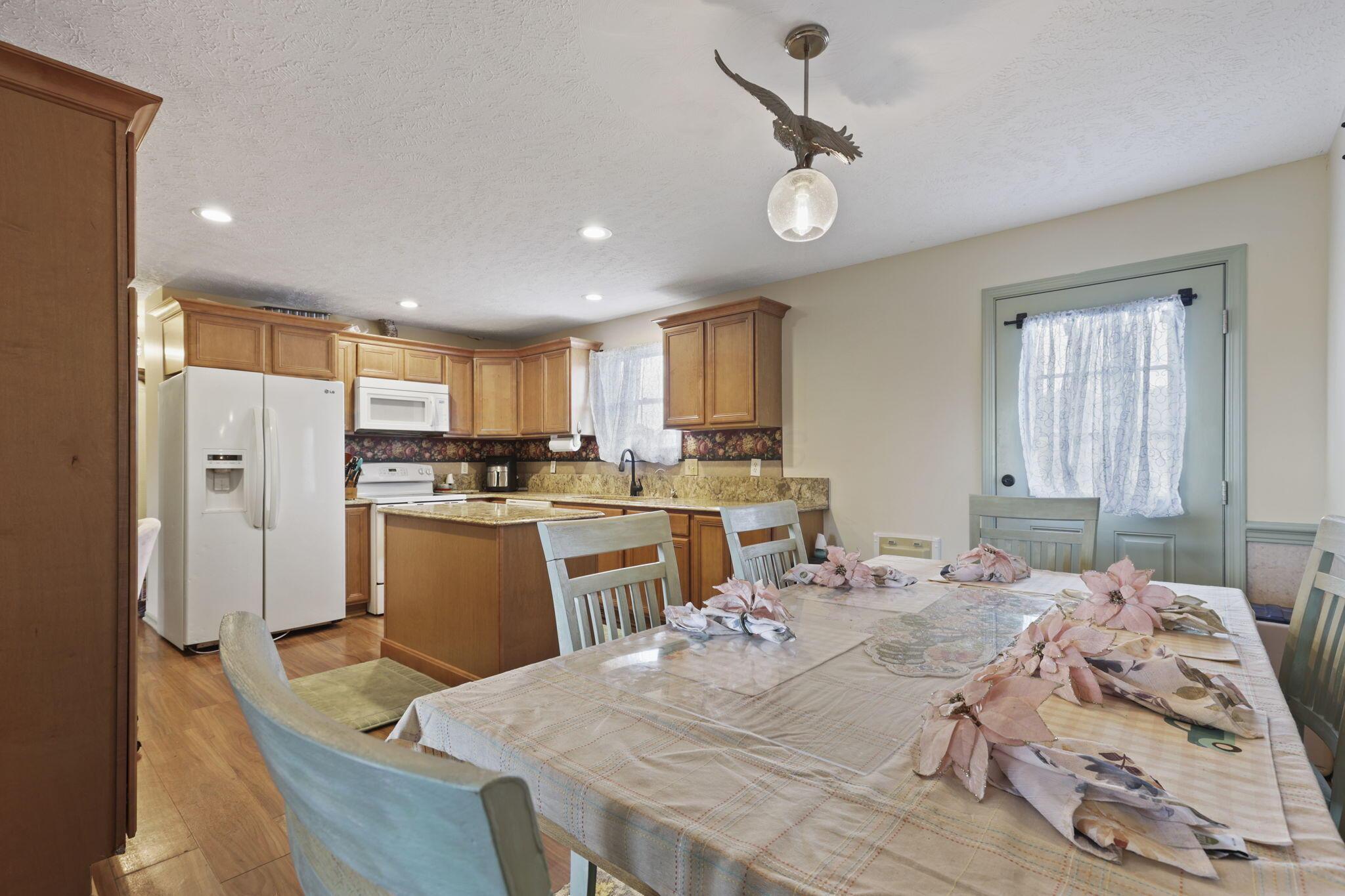 11241 Center Road Garrettsville, OH 44231 - Photo 6 of 67 16-web-or-mls-0V3A5649