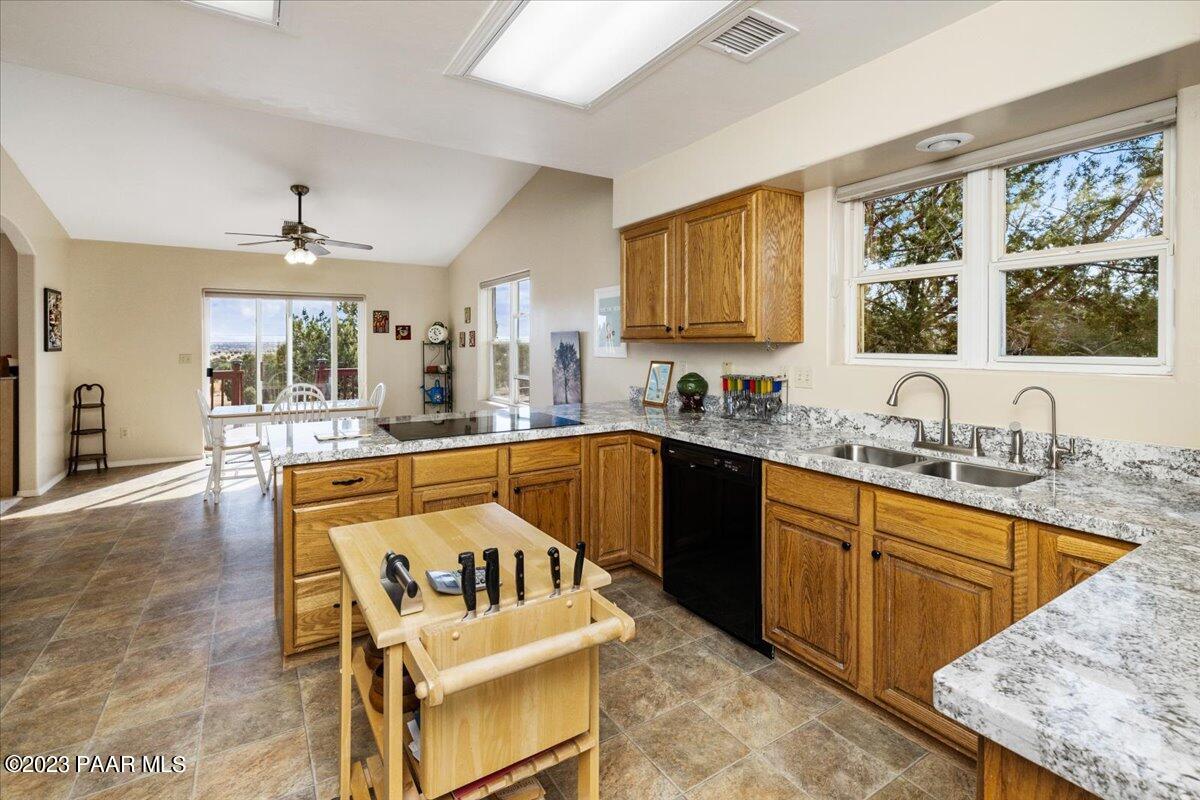 2625 West Nighthawk Road Chino Valley, AZ 86323 - Photo 10 of 42 Kitchen - 2625 Night Hawk Road