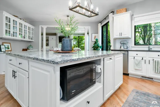 $749,000 | 2009 Riviera Court, Lawrence, KS 66047