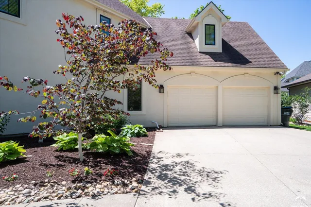 $749,000 | 2009 Riviera Court, Lawrence, KS 66047