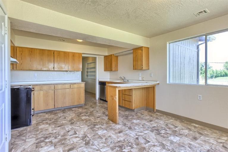 5476 Upton Road Central Point, OR 97502 - Photo 12 of 32 Additional Photo