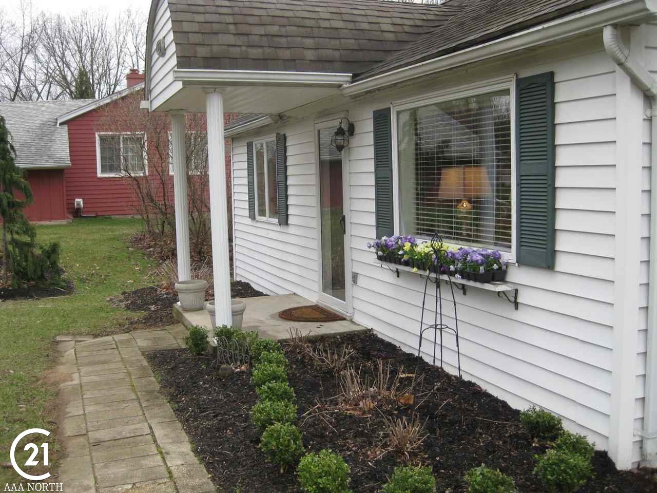 1066 Bloomer Road Rochester Hills, MI 48307 - Photo 1 of 21