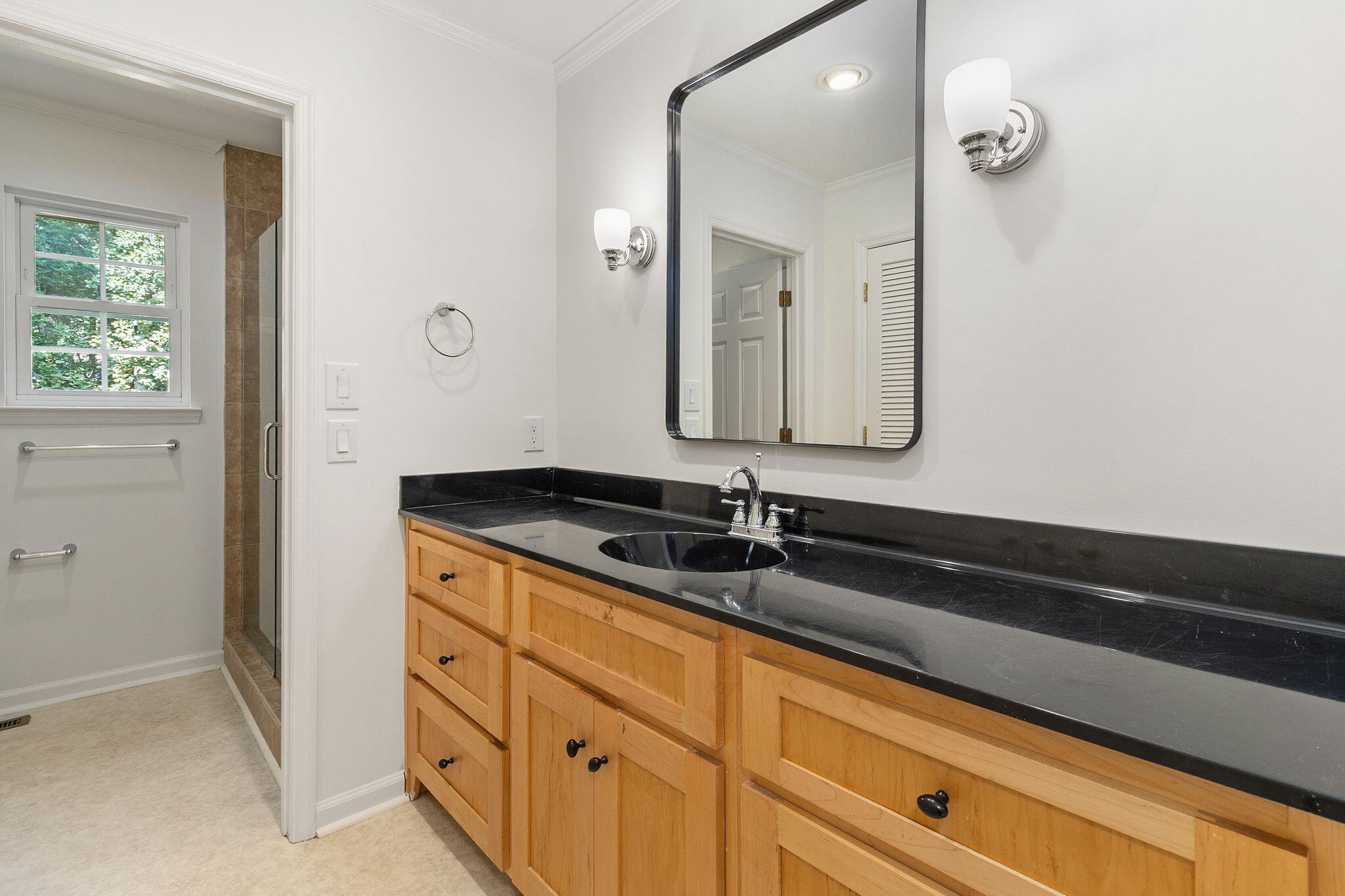 1808 Hidden Harbor Road Hixson, TN 37343 - Photo 33 of 73 main level hall bath