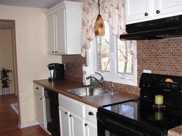 21 Santoro Road Worcester, MA 01606 - Photo 3 of 16 Gallery Image 3