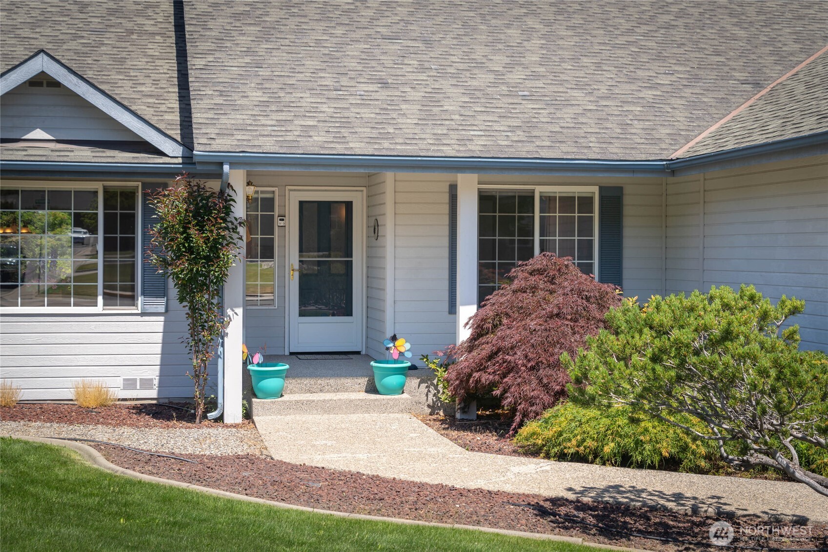 1720 Rainier Street Wenatchee, WA 98801 - Photo 4 of 32