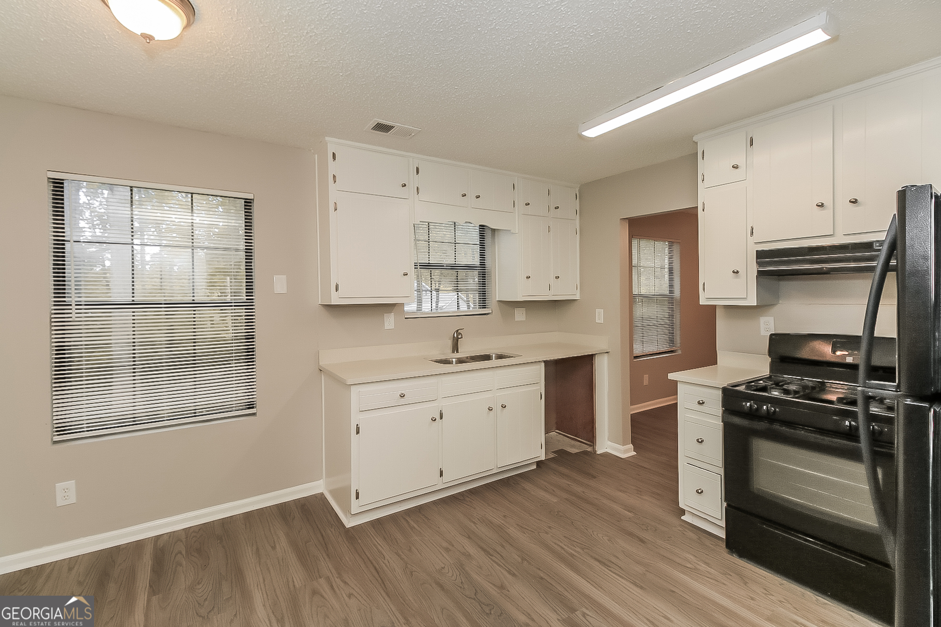 3288 Timor Circle Lithonia, GA 30038 - Photo 5 of 17