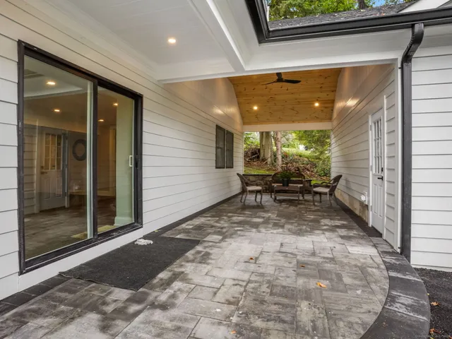 a view of back yard of the house