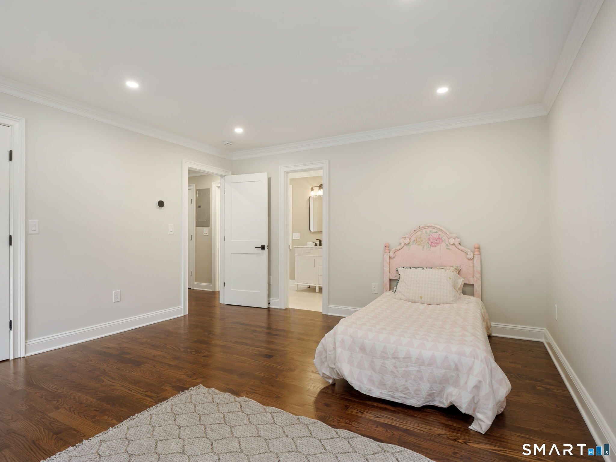 419 Valley Road Fairfield, CT 06825 - Photo 22 of 35