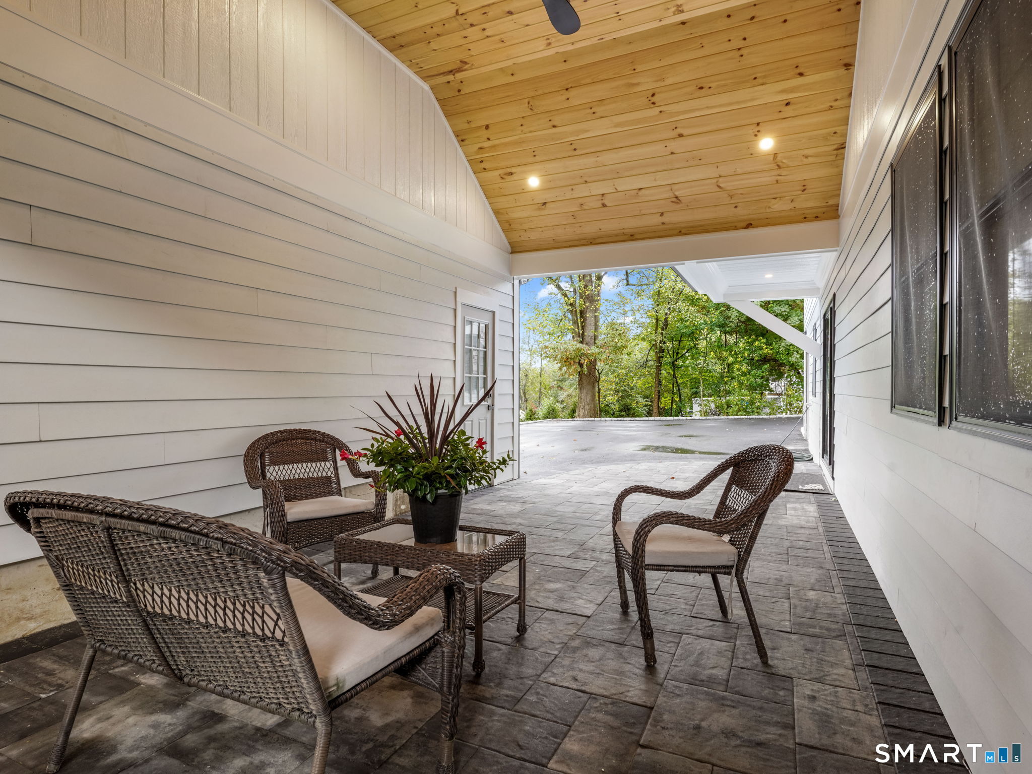 419 Valley Road Fairfield, CT 06825 - Photo 30 of 35