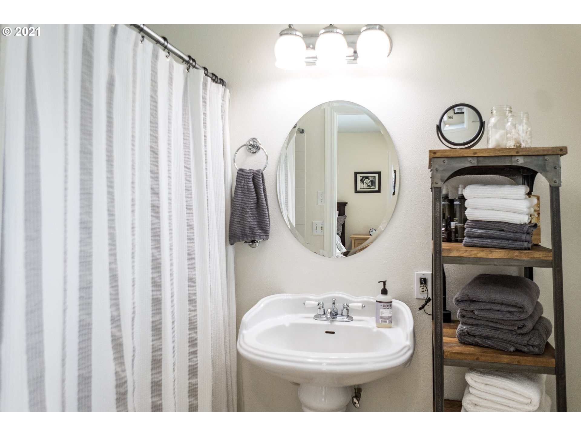 2132 Fairway Loop Eugene, OR 97401 - Photo 12 of 31 Gallery Image 12