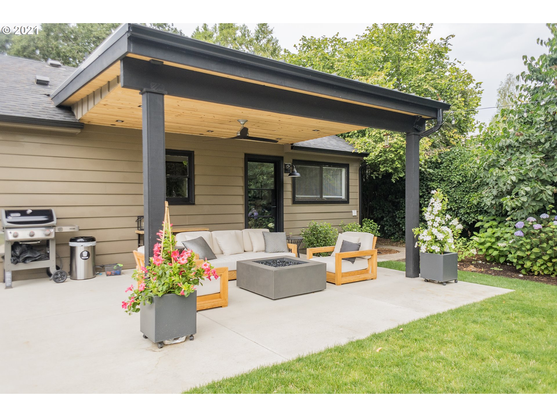 2132 Fairway Loop Eugene, OR 97401 - Photo 17 of 31 Gallery Image 17