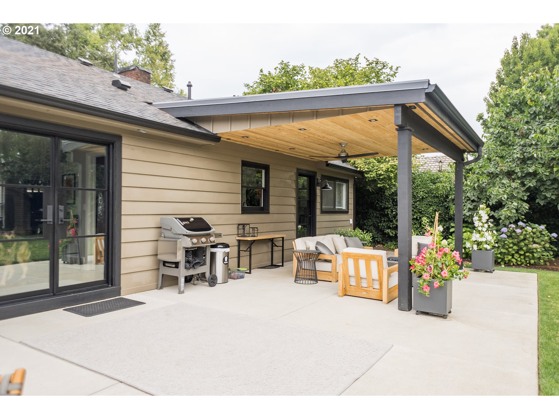 2132 Fairway Loop Eugene, OR 97401 - Photo 22 of 31 Gallery Image 22