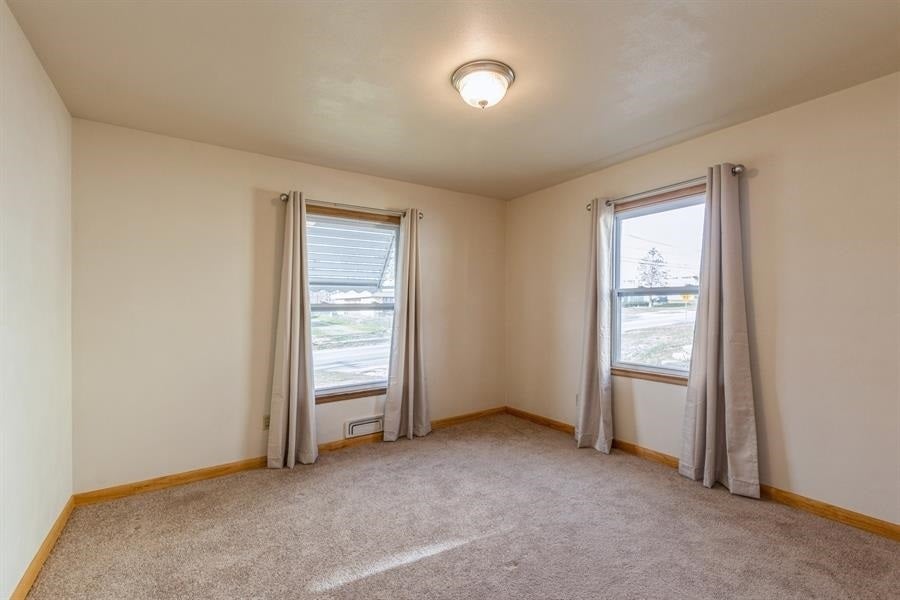 1510 Center Point Road Northeast Cedar Rapids, IA 52402 - Photo 8 of 19 Gallery Image 8