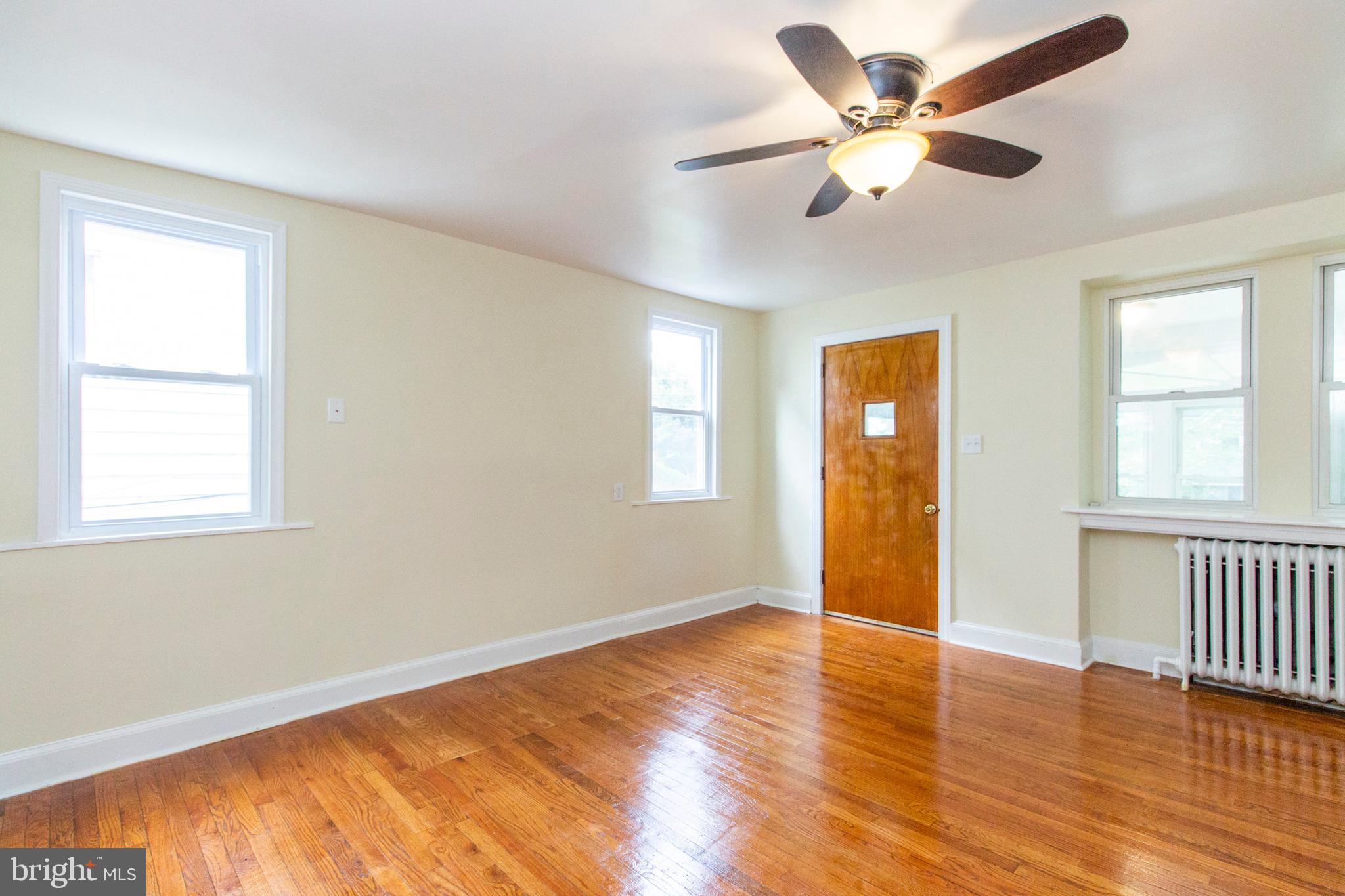 7508 Parkview Road Upper Darby, PA 19082 - Photo 11 of 33 Living Room