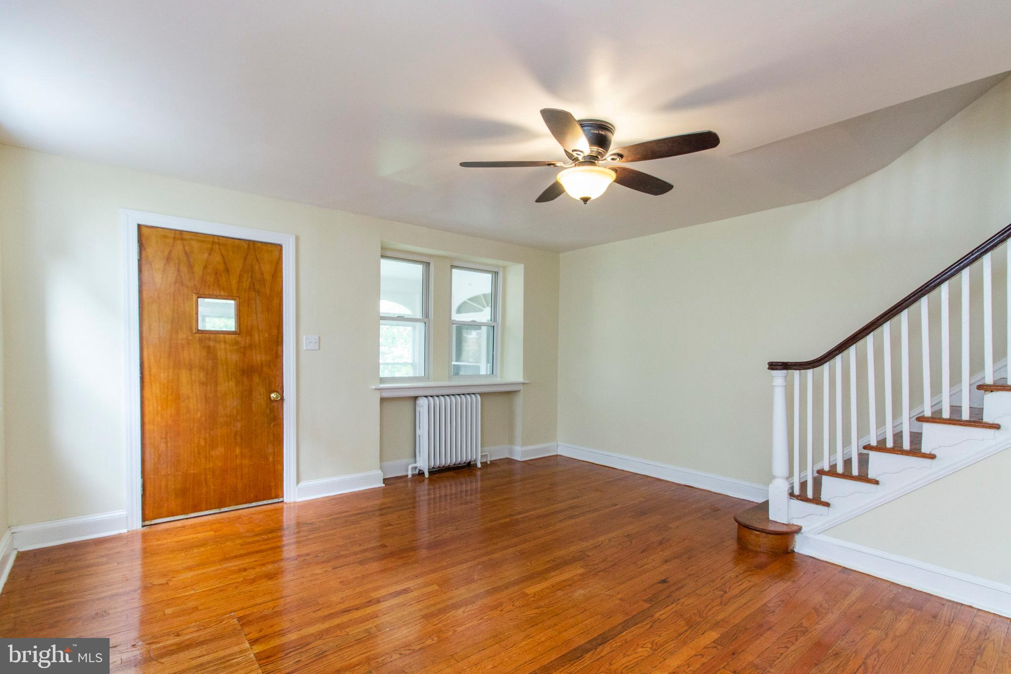 7508 Parkview Road Upper Darby, PA 19082 - Photo 10 of 33 Living Room