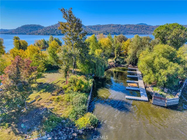 a view of a houses with a yard