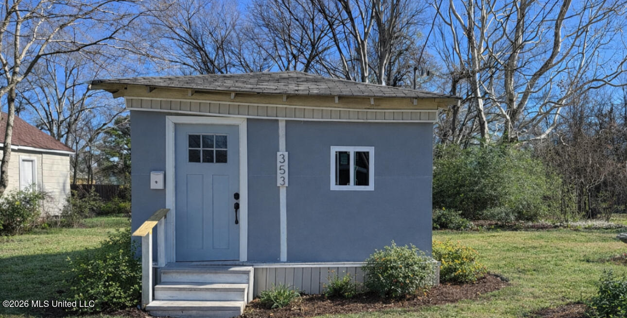 353 Walnut Street Canton, MS 39046 - Photo 1 of 22 street view front