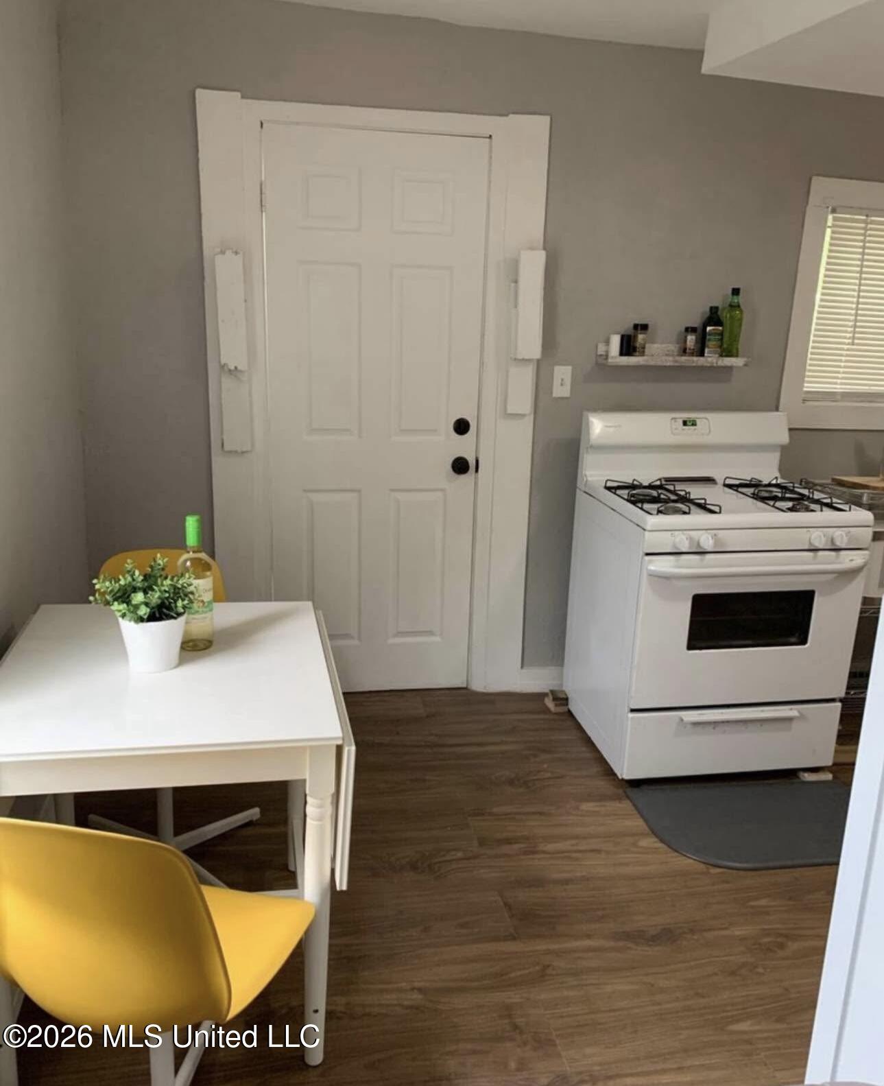 353 Walnut Street Canton, MS 39046 - Photo 3 of 22 IMG_7078 2