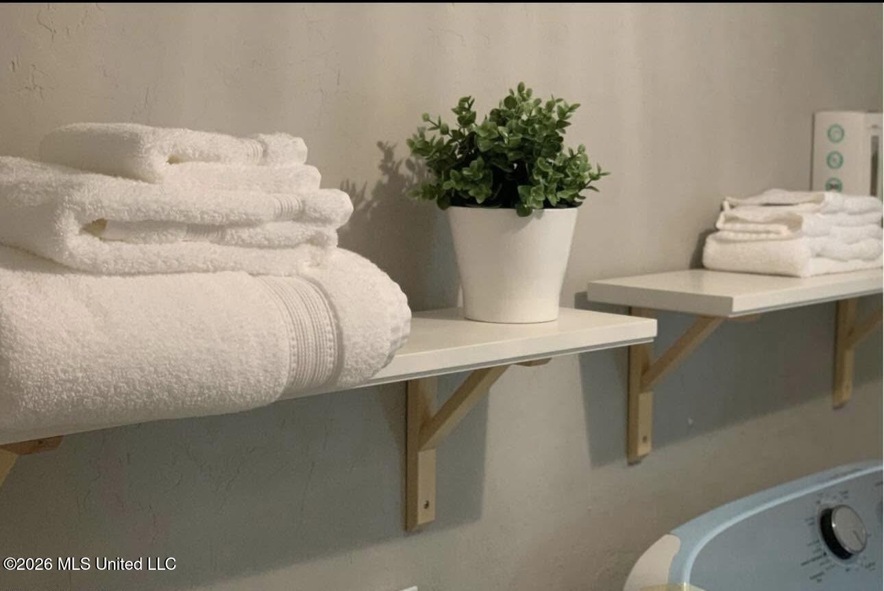 353 Walnut Street Canton, MS 39046 - Photo 9 of 22 IMG_7076 2