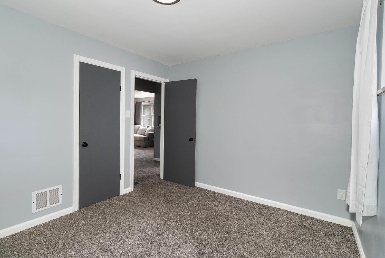 987 Anderson Ferry Road Cincinnati, OH 45238 - Photo 13 of 17