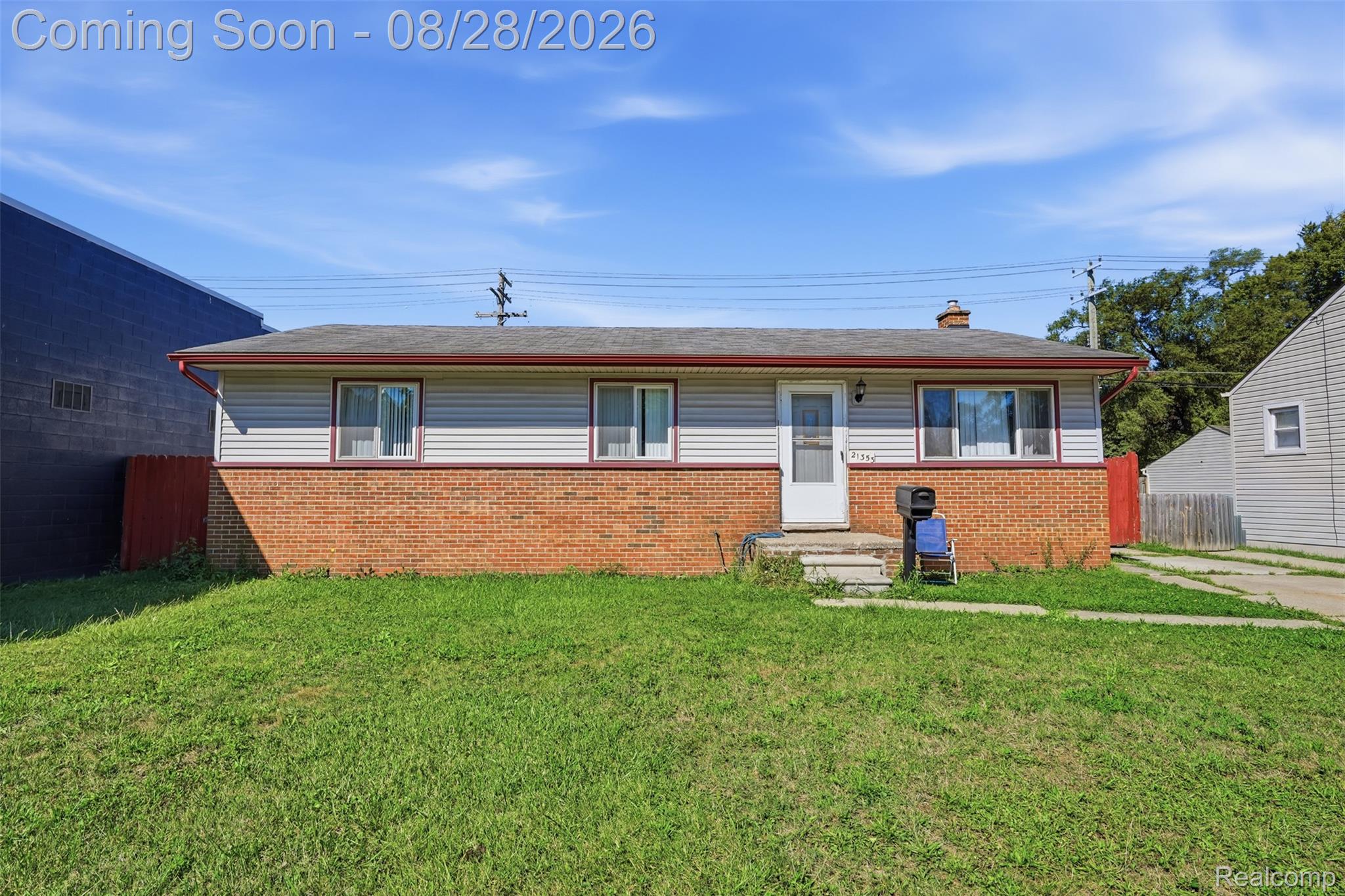 21353 Waltham Road Warren, MI 48089 - Photo 1 of 25 Ranch-style residence featuring brick and siding exterior, a front entry, multiple windows, and a partially paved driveway