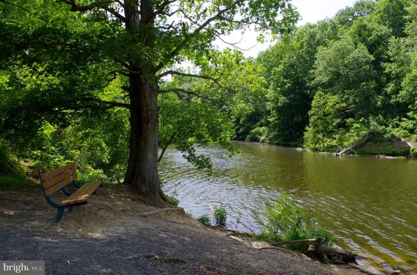 a black and white photo of a living room