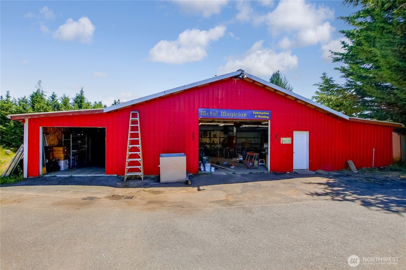 13610 Southeast 288th Street Kent, WA 98042 - Photo 25 of 32 a front view of house with yard