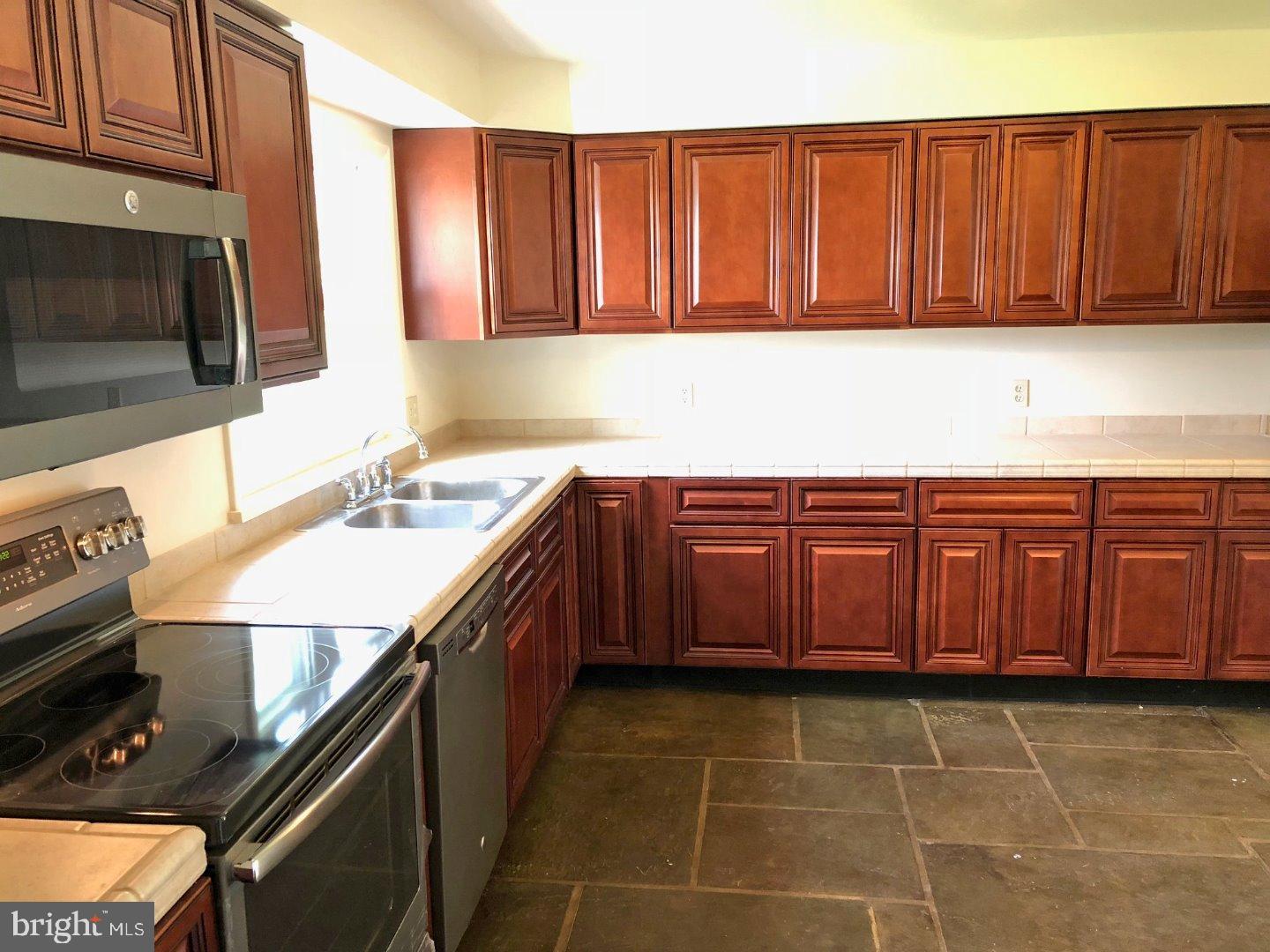 511 Kolb Road Spring City, PA 19475 - Photo 13 of 25 Kitchen