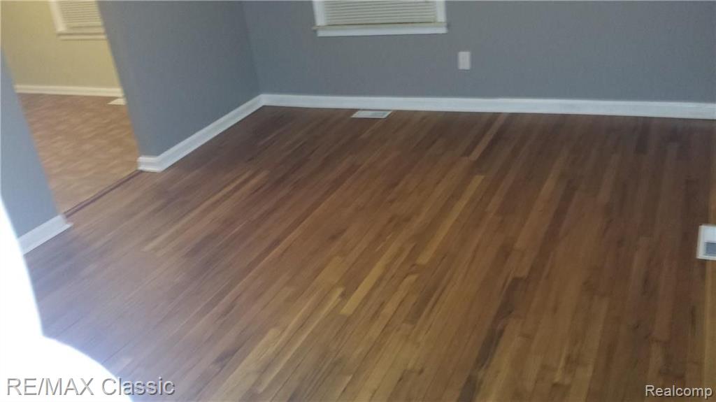 21140 Rensselaer Street Farmington Hills, MI 48336 - Photo 4 of 12