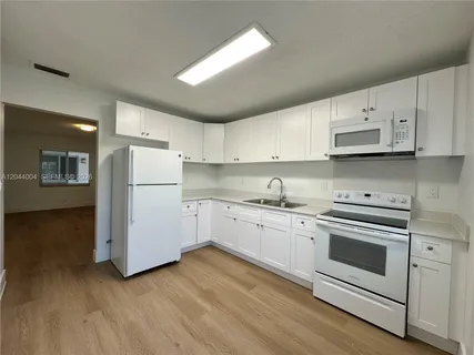 $2,125 | 3700 Northeast 22nd Avenue, Unit 4, Lighthouse Point, FL 33064