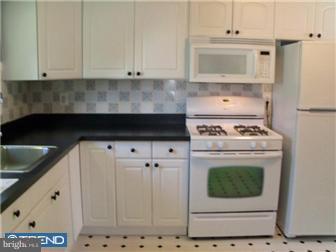 128 Longview Drive Springfield, PA 19064 - Photo 3 of 12 Gallery Image 3