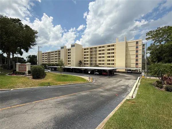 $109,900 | 700 Mirror Terrace Northwest, Unit 303, Winter Haven, FL 33881