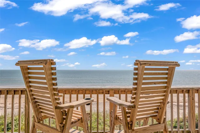 a view of building with outdoor space
