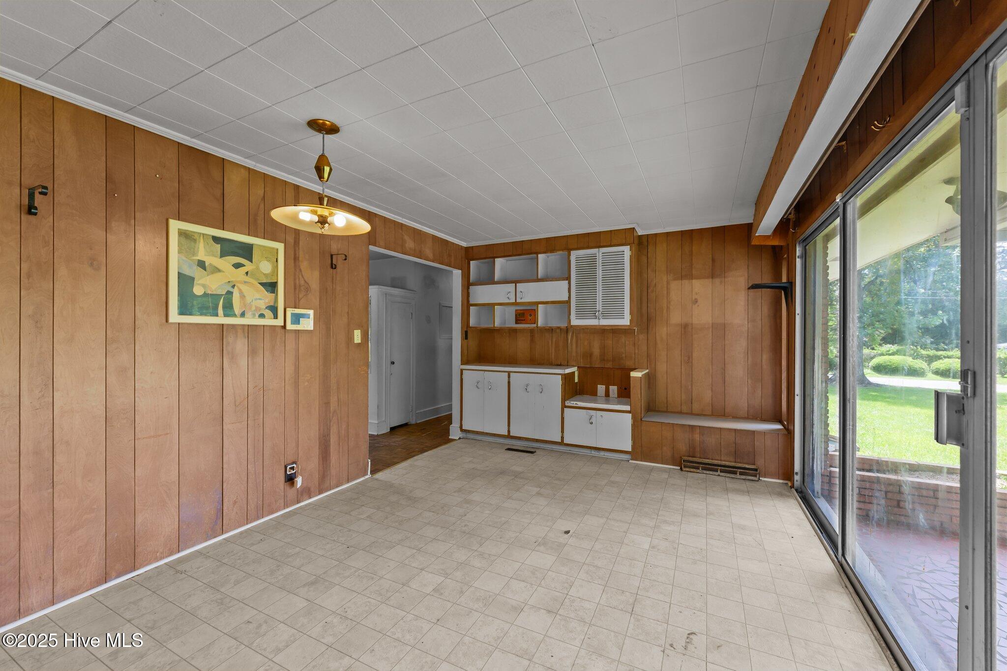 600 Liberty Hill Road Kinston, NC 28501 - Photo 14 of 48 Breakfast Area