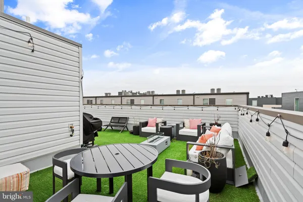 $815,000 | 3011 Sunrise Walk, Philadelphia, PA 19125