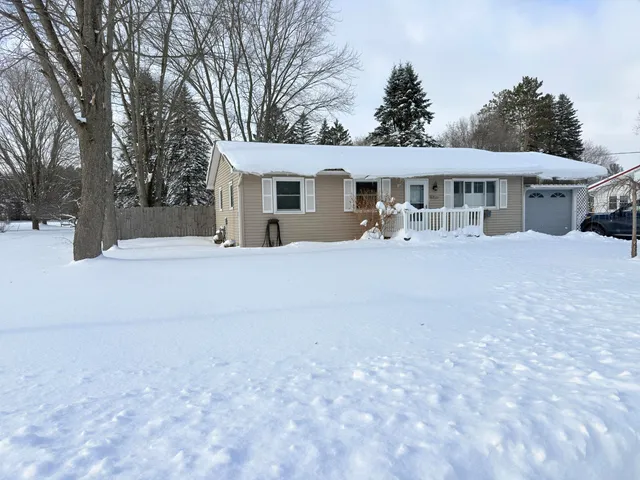 $179,900 | 620 Glenn Street, Reed City, MI 49677