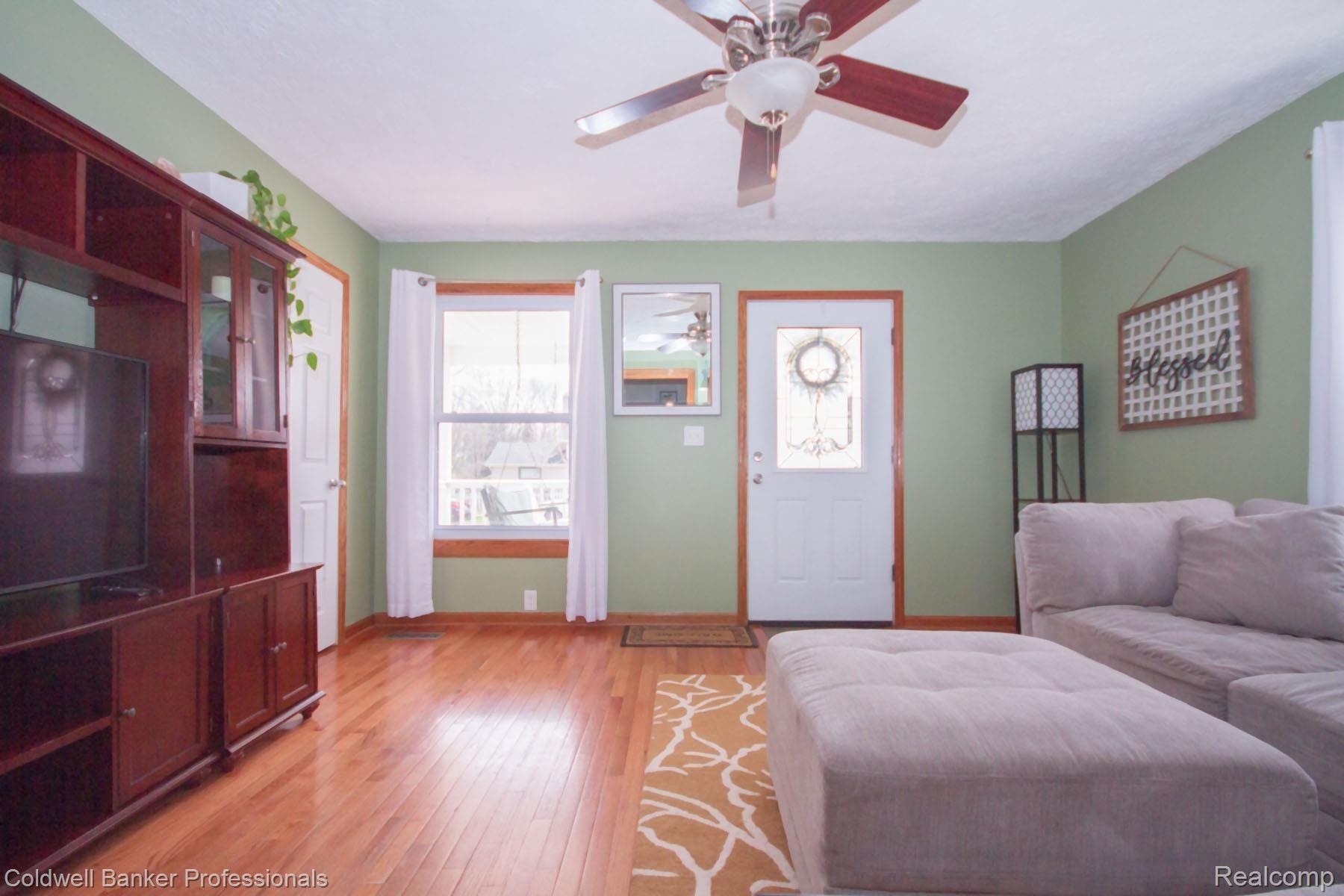 10401 Maple Road Hartland, MI 48353 - Photo 4 of 50 Maple (25).jpg
