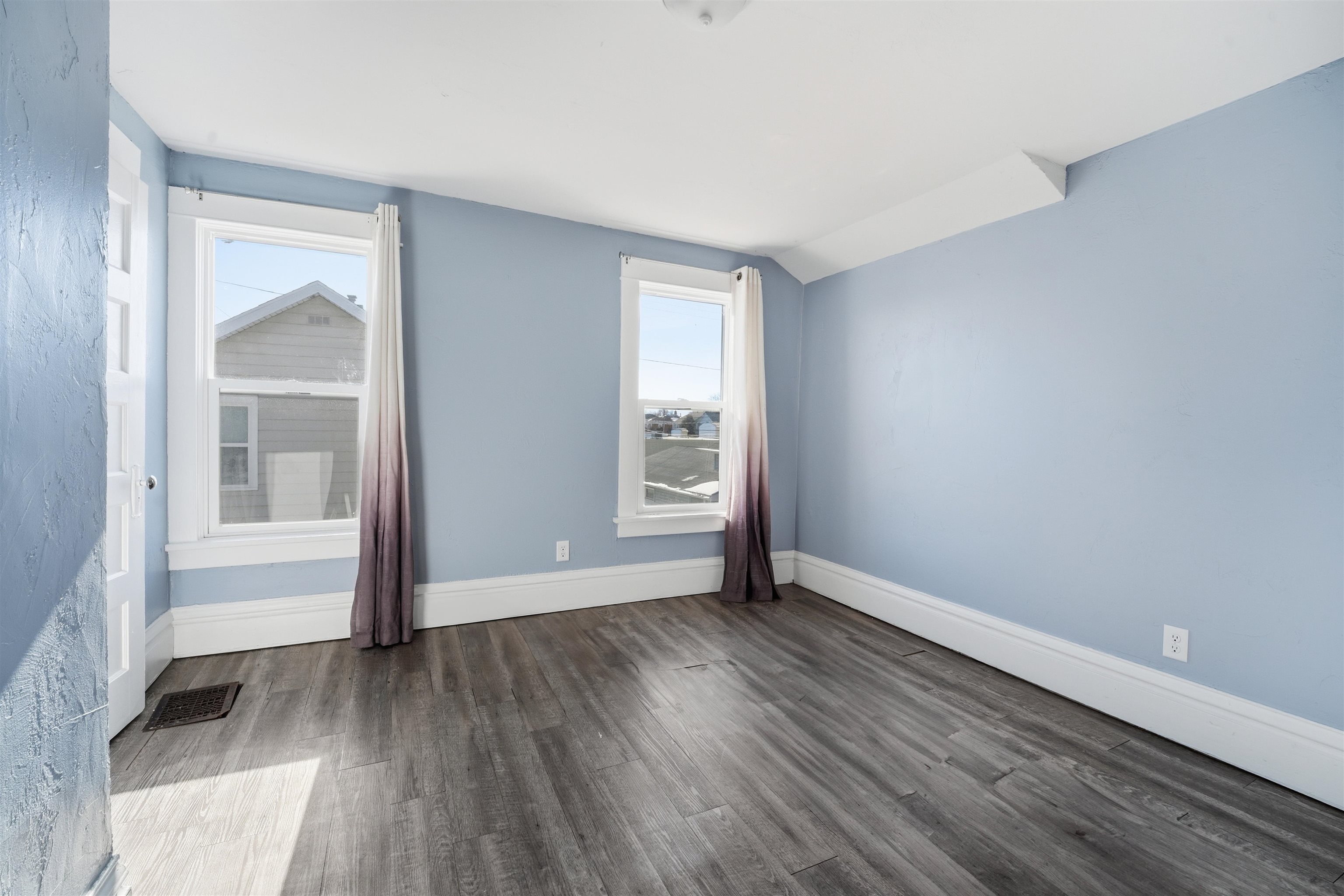 513 Evans Street Oshkosh, WI 54901 - Photo 16 of 21