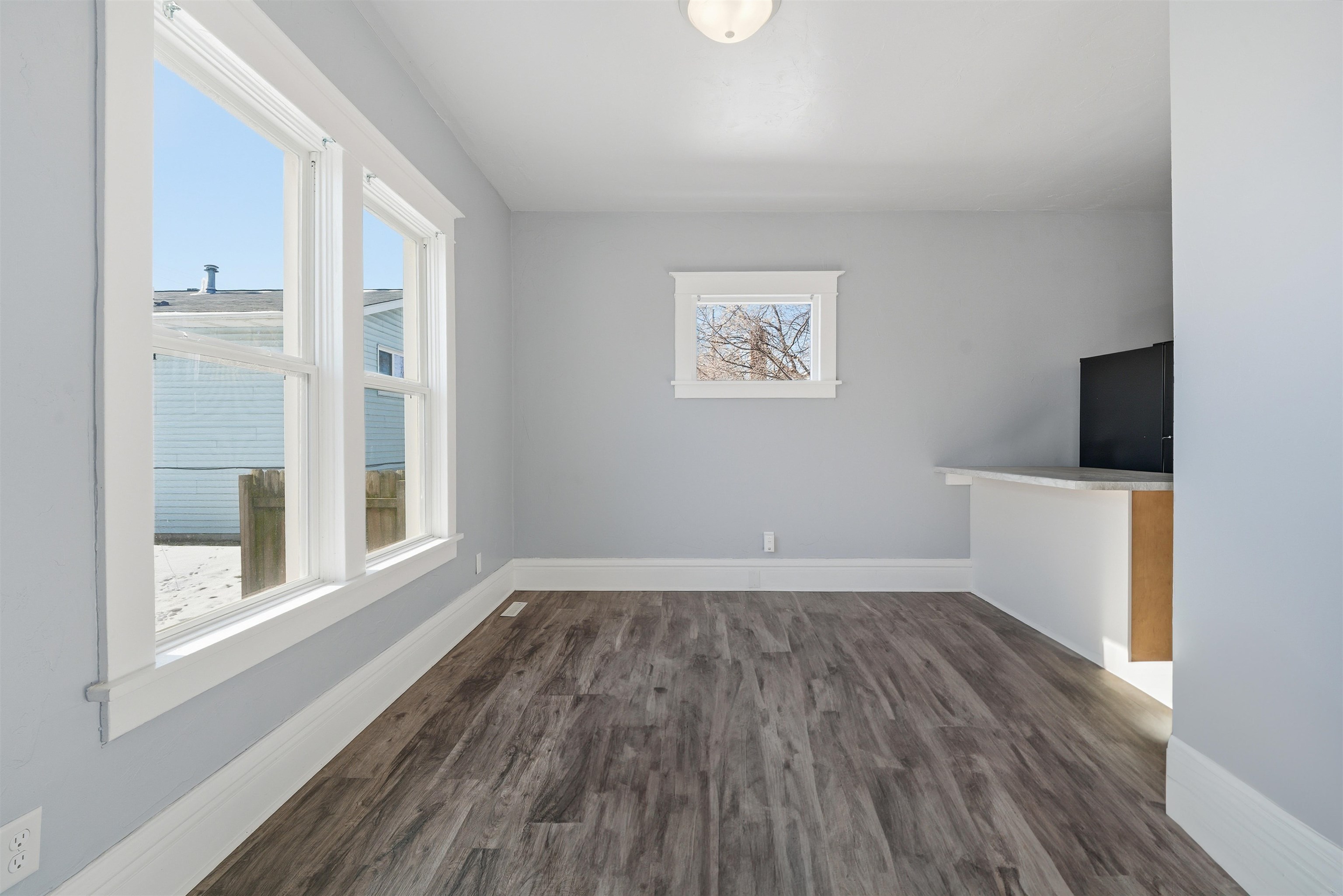 513 Evans Street Oshkosh, WI 54901 - Photo 5 of 21