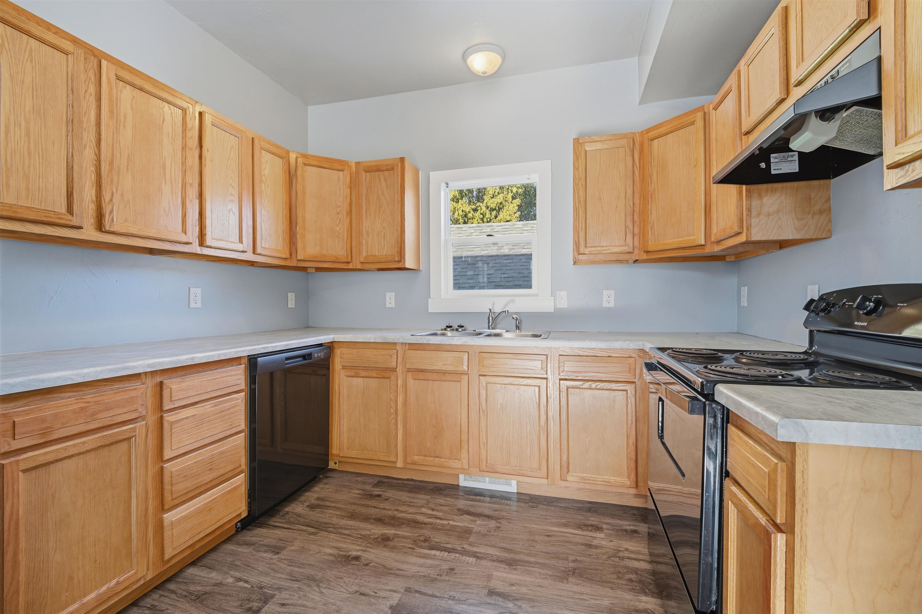 513 Evans Street Oshkosh, WI 54901 - Photo 8 of 21