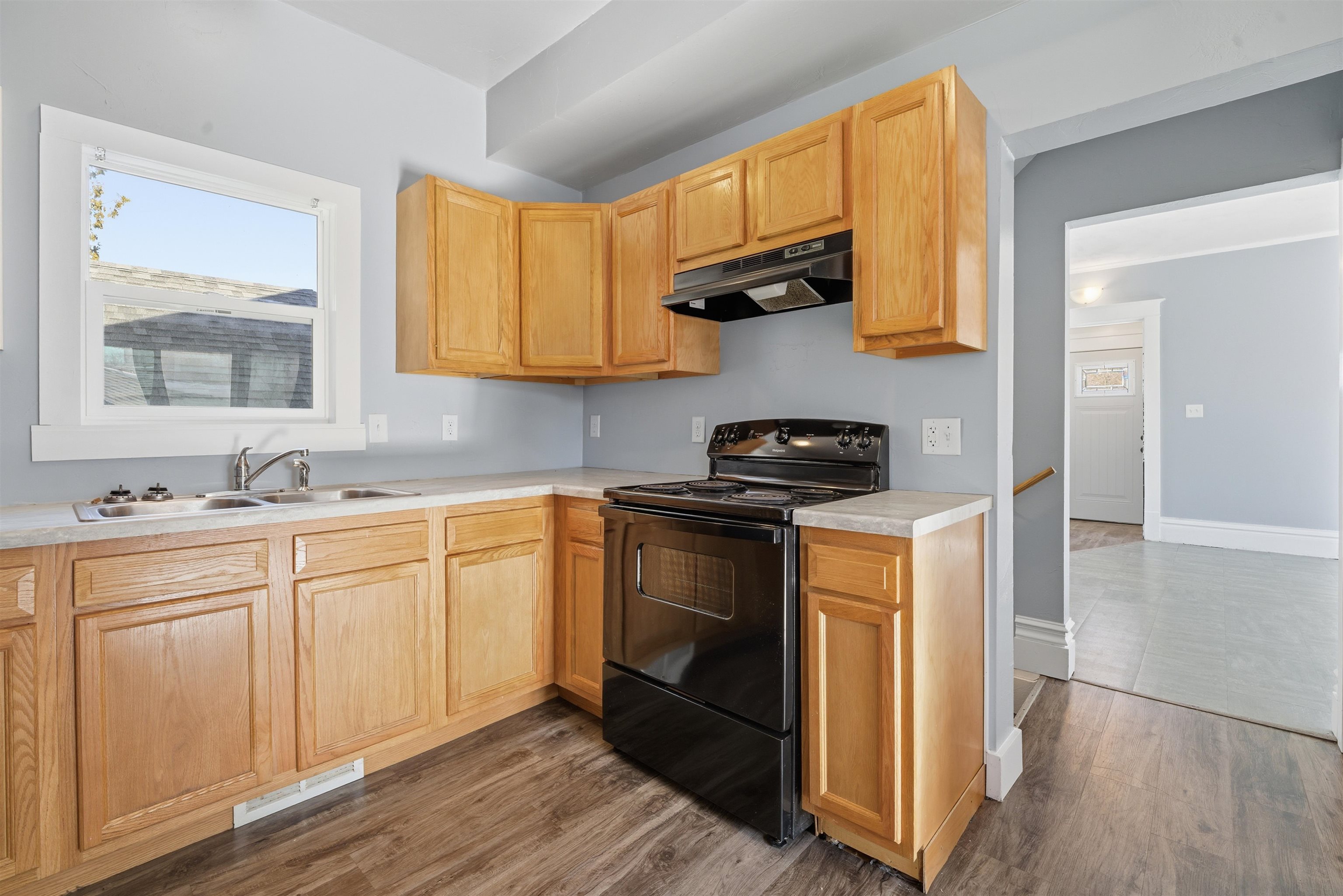 513 Evans Street Oshkosh, WI 54901 - Photo 9 of 21